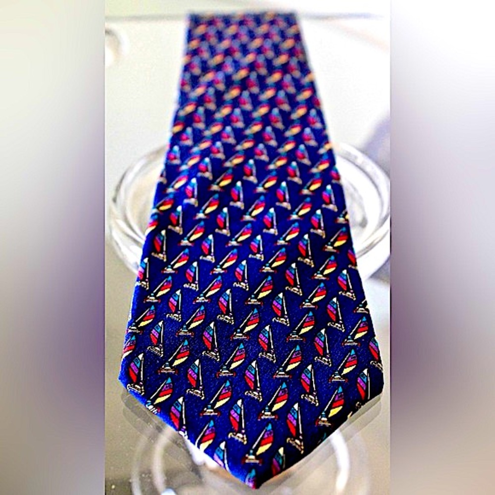CHLOE MENS TIE SAILBOATS SILK VINTAGE 58 INCH BY 3 INCH